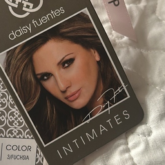 NWT Daisy Fuentes Intimates Underwire Push Up Bra - Picture 2 of 9